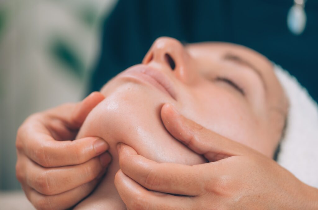 terapia blizn, fizjoterapia estetyczna twarzy, trycholog poznań, fizjoterapia poznań, head spa poznań, zabiegi i konsultacje trychologiczne, fizjoterapia stomatologiczna, fizjoterapia estetyczna twarzy, terapia blizn, terapia wiscelarna, suche igłowanie, kobido, masaż głowy, masaże, terapie manualne, Poznań, Rataje, Nowe Miasto, wielkopolskie, Swarzędz, Szczepankowo, Zalasewo, masaż transbukalny, bruksizm, zgrzytanie zębami, migreny, bóle głowy, stawy skroniowo-żuchwowe, fizjoterapia estetyczna, szczepankowo, tulce, koziegłowy, zalasewo, czerwonak, kamionki, czapury, masaż gorącymi kamieniami, masaż leczniczy, masaż próżniowy, stawianie baniek, masaż bańkami, tulce, kamionki, czapury, minikowo, czerwonak, gniezno, fizjoterapia estetyczna, fizjoterapia poznań, masaż transbukalny, masaż kobido, facemodeling, manualne terapie twarzy, masaż twarzy, drenaż limfatyczny twarzy